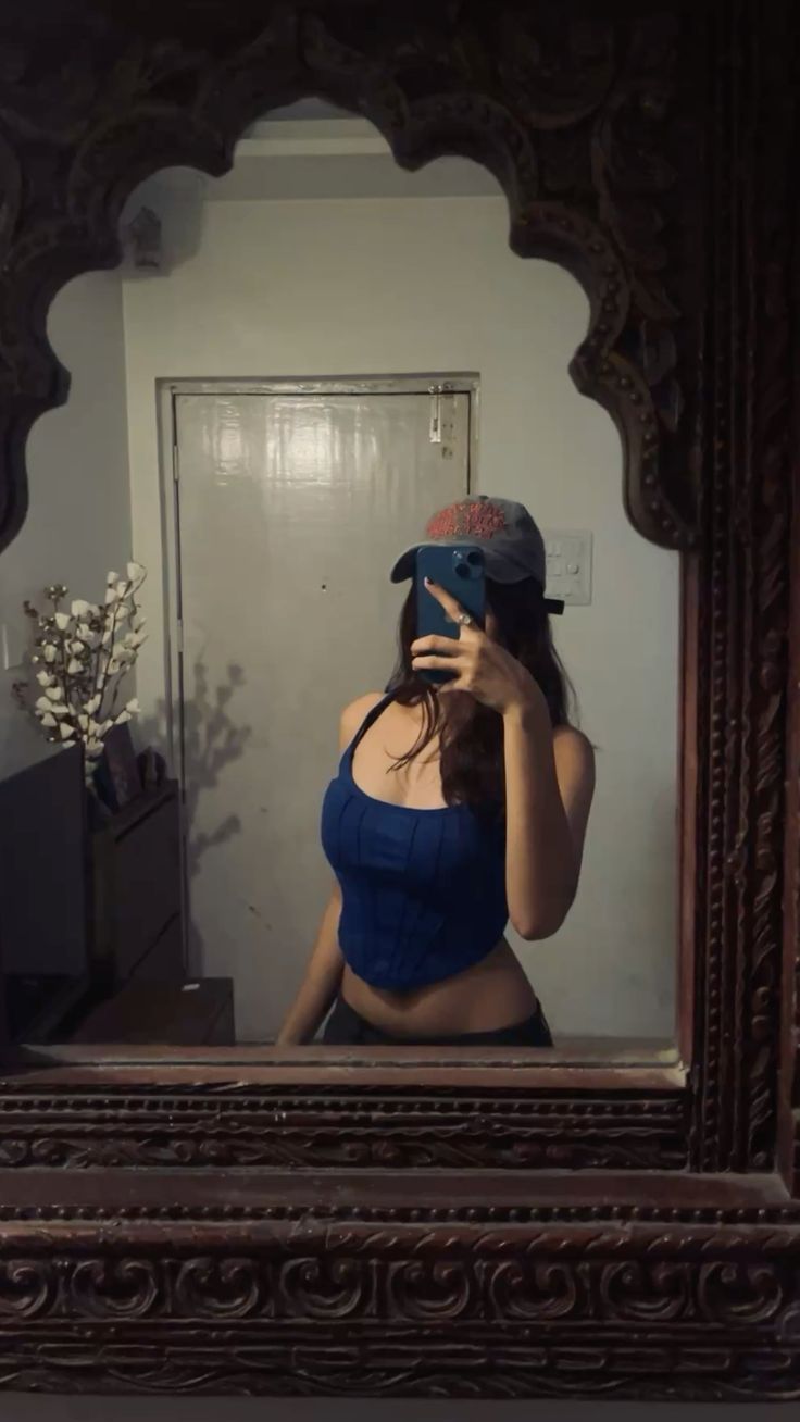 <em>camila E.</em>